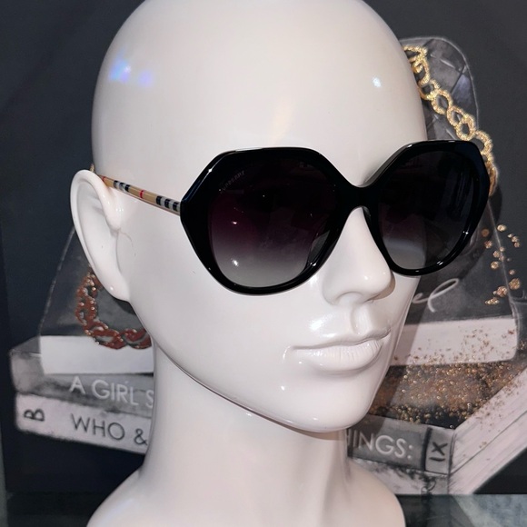 New BURBERRY Vanessa Black Gradient Geometric Ladies Sunglasses 57mm - Picture 7 of 8